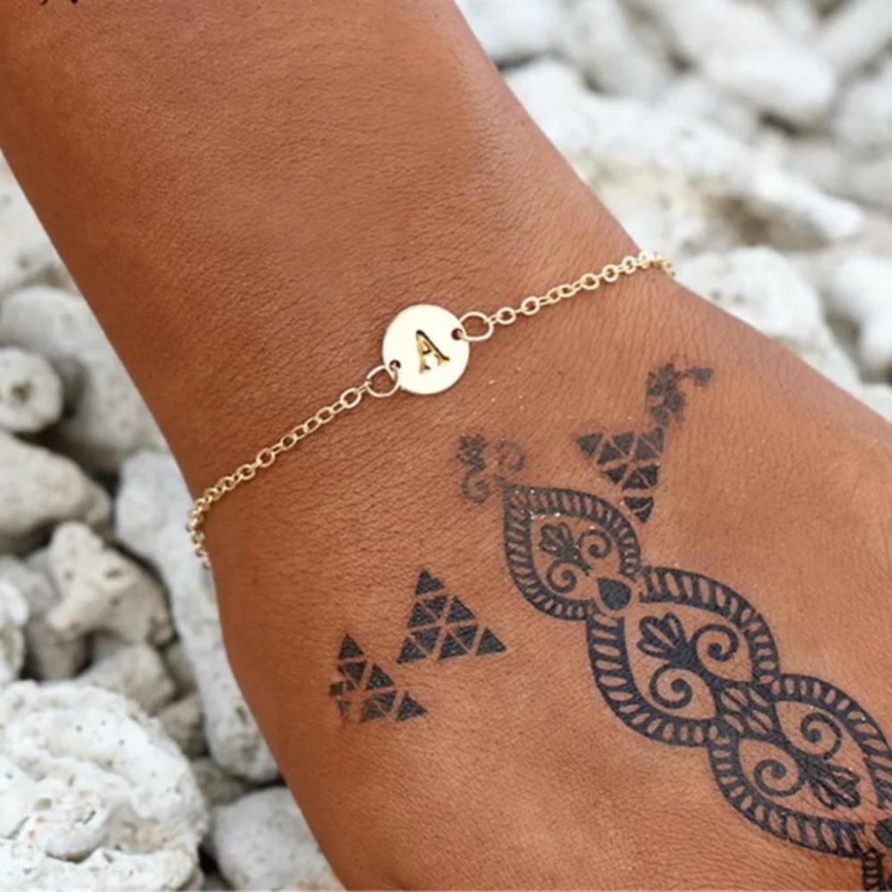 Minimalist Letter Initial Cute Pendant Bracelet - Picture 3 of 12